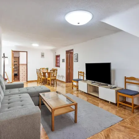 Holiday home Family Retreat 5min To Dluis Bridge *