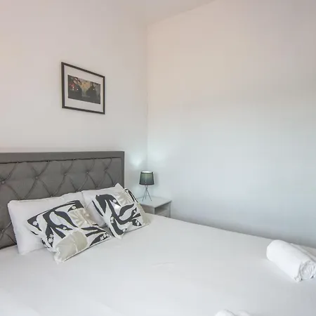 Holiday home Family Retreat 5min To Dluis Bridge
